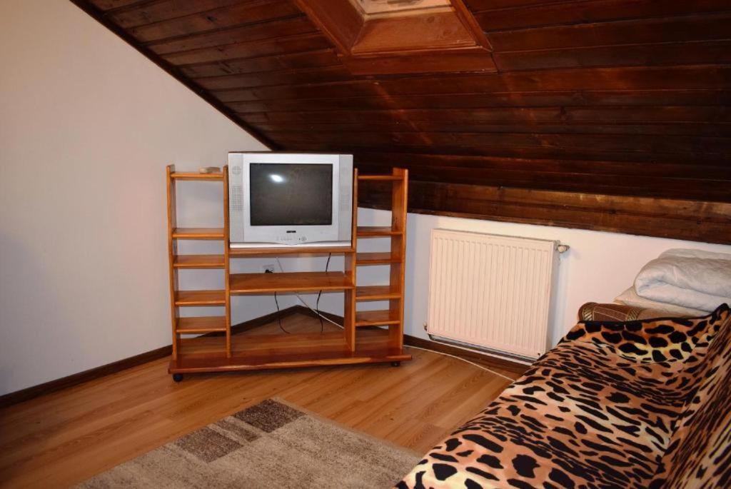 Rustic & Romantic Apartment Braşov Esterno foto